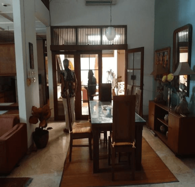 Rumah Mewah di Menteng Dalam JakSel (dengan kolom renang) - Foto 4