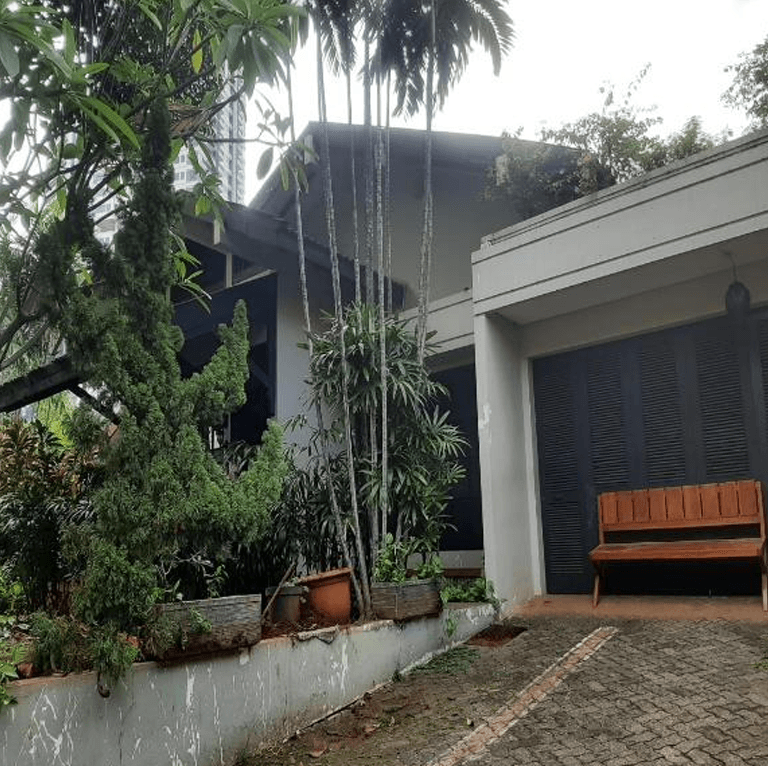 Rumah Mewah di Menteng Dalam JakSel (dengan kolom renang) - Foto 2